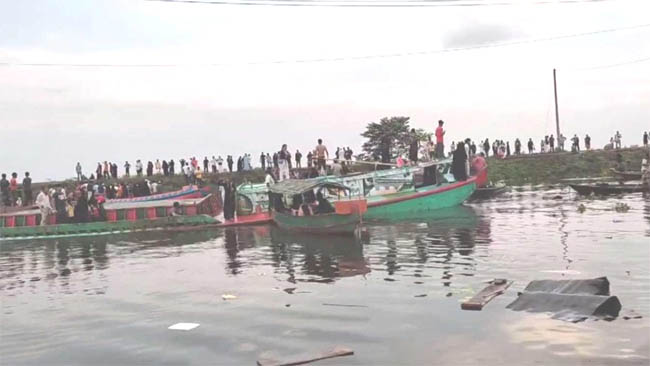 बांग्लादेश में दो नावों की टक्कर में 22 लोगों की मौत
