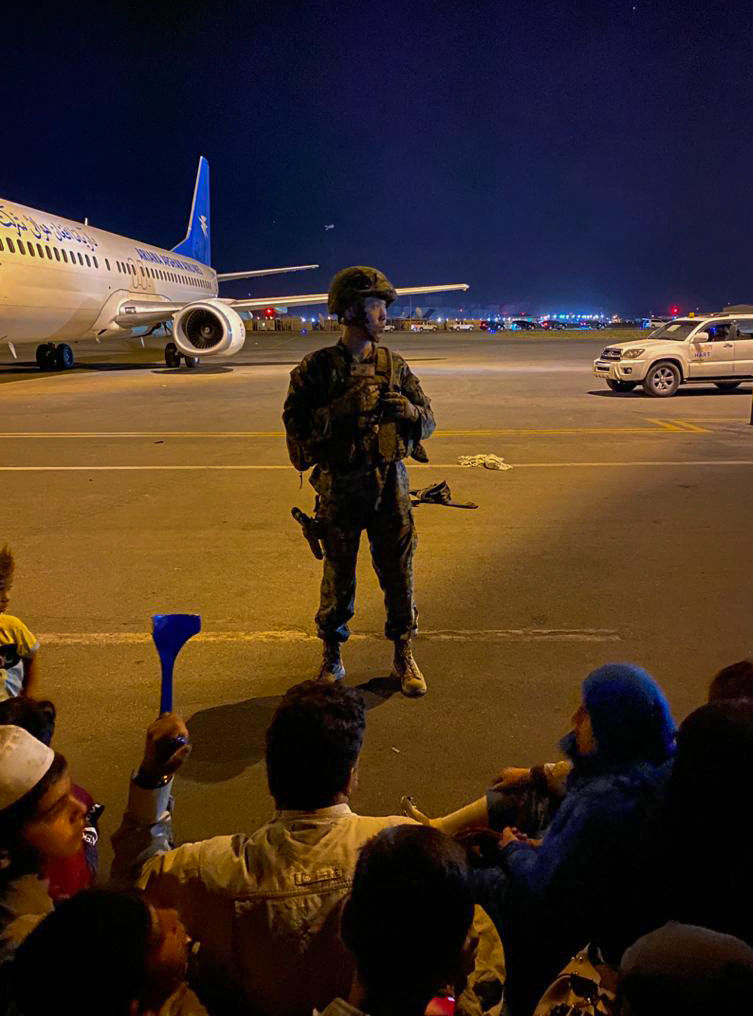 नाटो का रहेगा काबुल एयरपोर्ट पर नियंत्रण, 18 हजार लोगों को बाहर निकाला