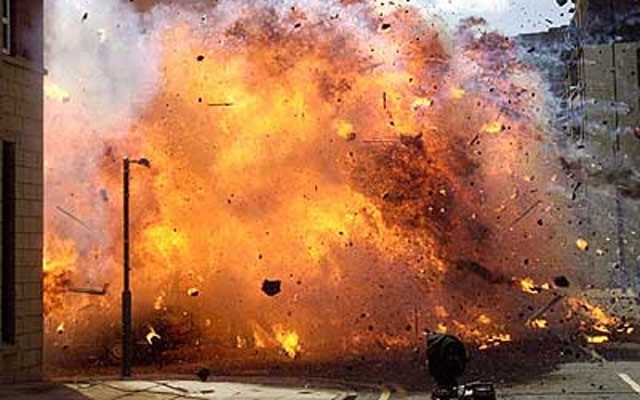 बंगाल में तृणमूल नेता के घर हुआ बम ब्लास्ट, उड़ गई घर की छत