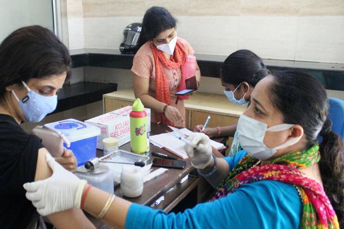 बड़ी खबर : देश ने रचा नया इतिहास, देश में कोरोना वैक्सीनेशन का आकड़ा 100 करोड़ के पार