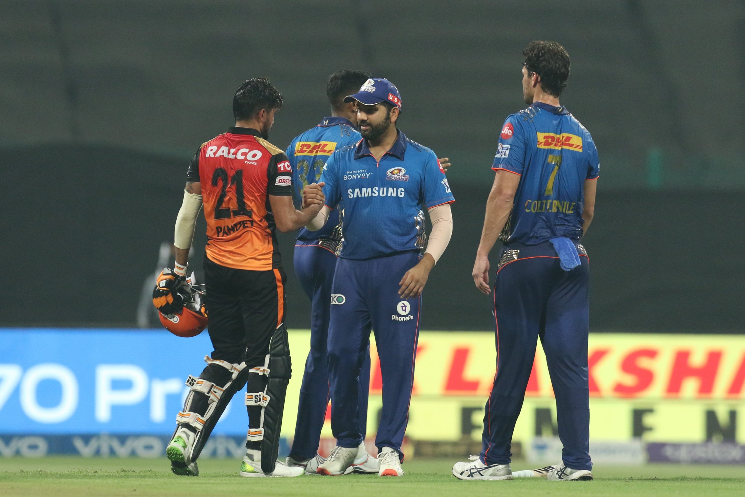 IPL 2021: हैदराबाद को 42 रनों से हराया, जीत के बाद भी मुंबई इंडियंस की हुई हार, प्लेऑफ से बाहर हुई टीम