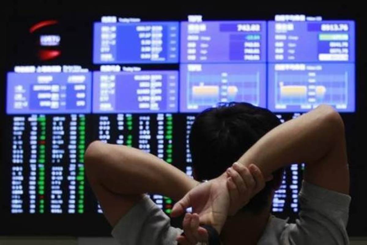 Stock Market: गिरावट के साथ बंद हुआ शेयर बाजार, सेंसेक्स 12 अंक टूटा