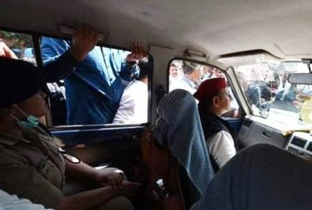 लखीमपुर कांड: हिरासत में लिये गये शिवपाल व अखिलेश