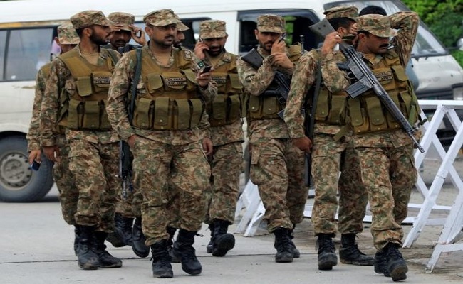 पाकिस्तान: बलूचिस्तान में इस्लामिक स्टेट के 9 आतंकवादी ढ़ेर