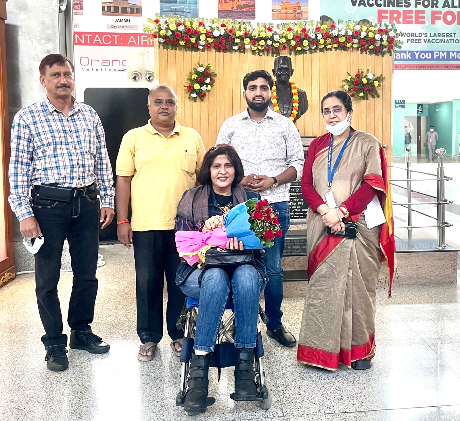 वाराणसी : अंतरराष्ट्रीय पैरा एथलीट दीपा मलिक का बाबतपुर एयरपोर्ट पर भव्य स्वागत