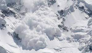 उत्तराखंड : माउंट त्रिशूल पर हिमस्खलन की चपेट में आया वायुसेना का दल, दस पर्वतारोही लापता