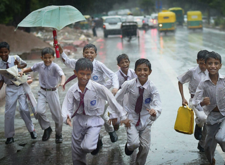 गाज़ियाबाद में भारी बारिश के कारण कक्षा एक से 12 तक के विद्यालय बंद