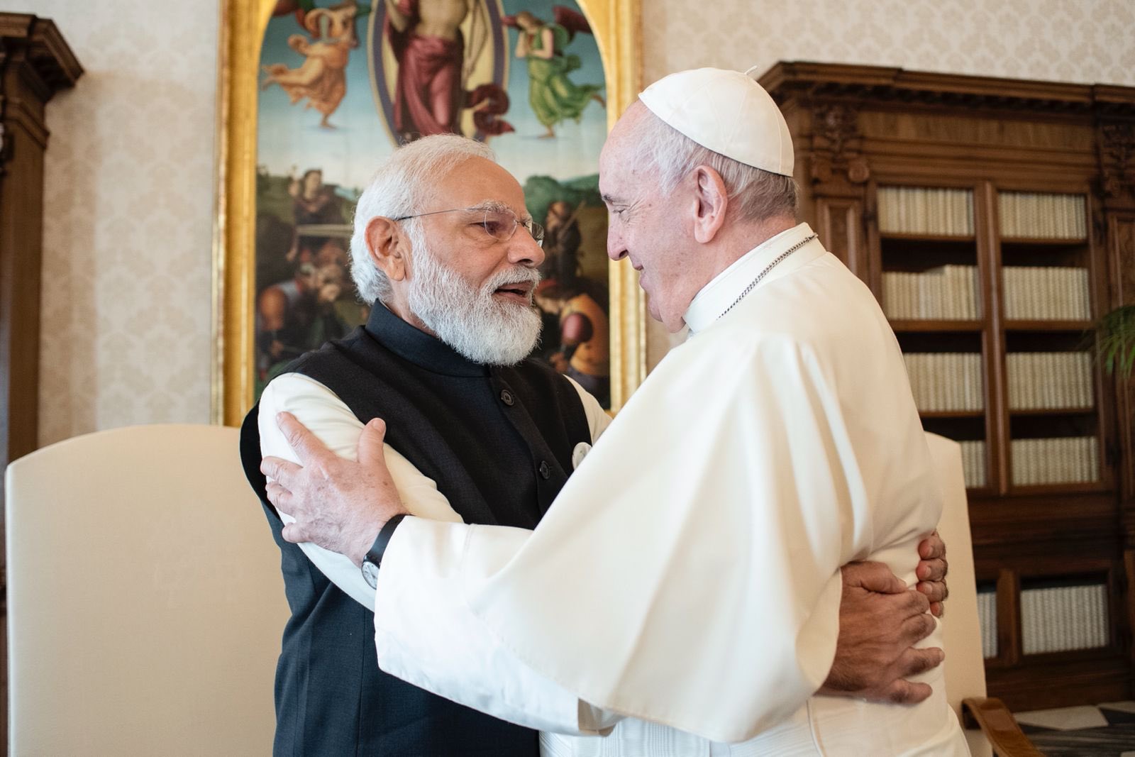 पीएम मोदी ने रोमन कैथोलिक धर्मगुरु पोप फ्रांसिस से की मुलाकात, भारत आने का दिया न्योता