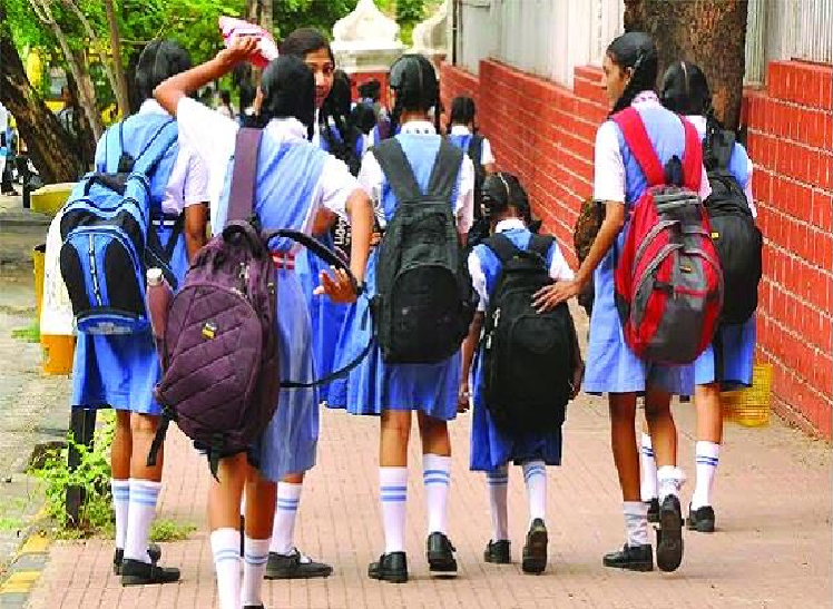 रायपुर के स्कूली शिक्षा विभाग अधिकारी मांग रहे हैं 10 करोड़ का कमीशन
