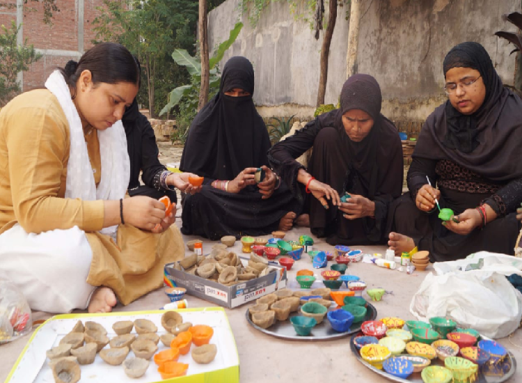 अयोध्या के साकेत भूषण मंदिर में जलेगा श्रीराम दीपक,मुस्लिम महिलाओं ने किया तैयार