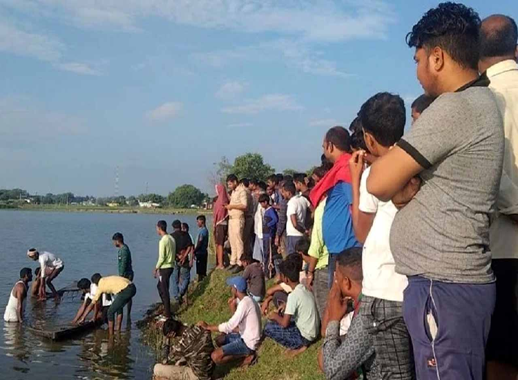त्यौहार पर कई घरों में मातम, बिहार में छठ के दौरान डूबने से 41 लोगों की मौत