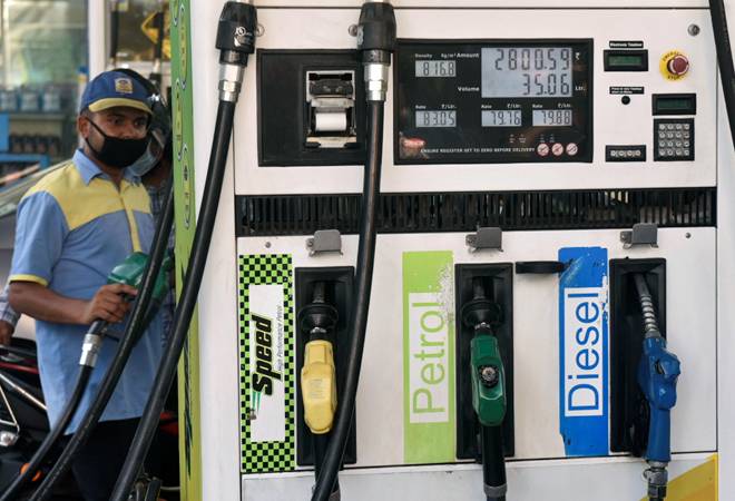 पेट्रोल-डीजल की कीमत बढ़ना जारी, दिल्ली में पेट्रोल 103 रुपये के पार