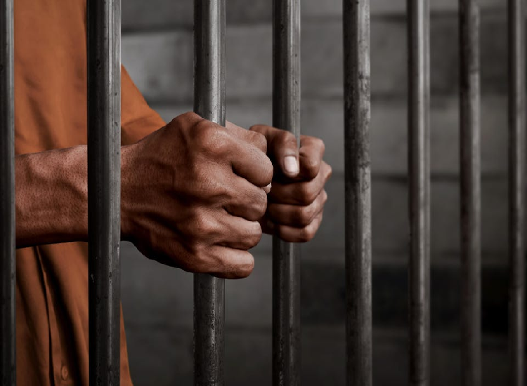 दिल्ली: 200 करोड़ की ठगी में एक और जेल अधिकारी गिरफ्तार