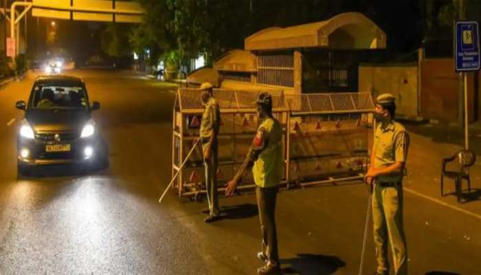 Night Curfew UP : कोरोना के खतरे के बीच योगी सरकार की सख्ती, 25 दिसम्बर से रात 11 से सुबह 5 बजे तक नाईट कर्फ्यू
