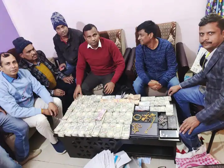 Bihar: 60 लाख की नकदी समेत करोड़ों की बेनामी संपत्ति का मालिक निकला सब-रजिस्ट्रार मणिरंजन
