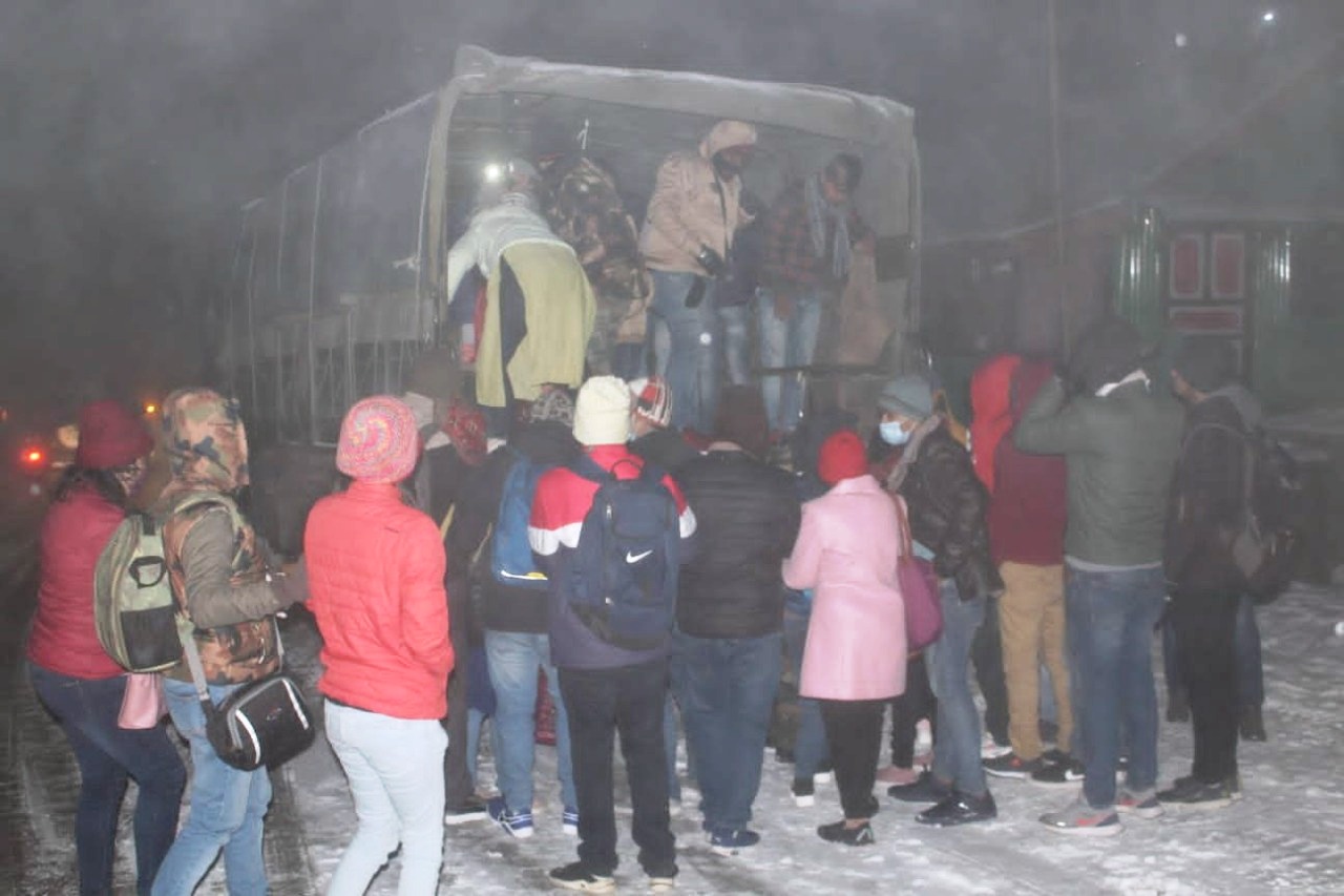सिक्किम: नाथुला में 1000 पर्यटक बर्फबारी में फंसे, भारतीय सेना ने किया रेस्क्यू