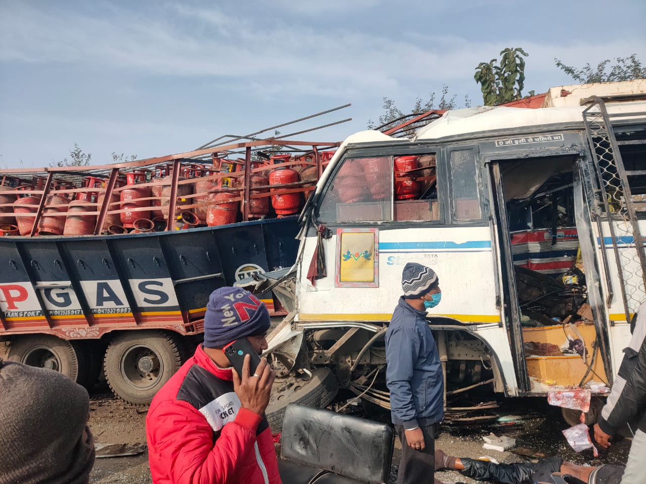झारखंड में बस और ट्रक की जोरदार भिड़ंत में 15 की मौत