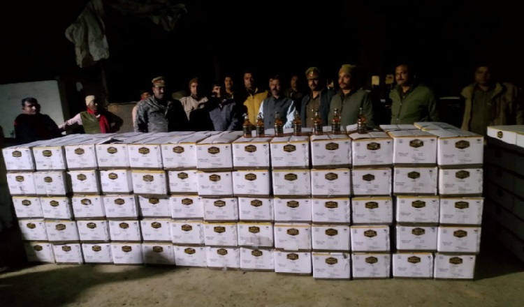 प्रतापगढ़ में ट्रक पर लदी 315 पेटी अवैध अंग्रेजी शराब बरामद,दो आरोपित गिरफ्तार
