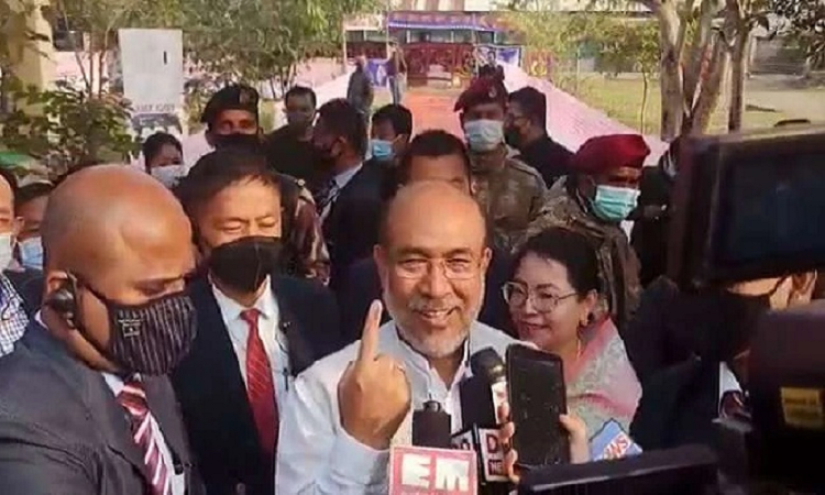 मणिपुर चुनाव: मुख्यमंत्री बीरेन सिंह ने डाला वोट