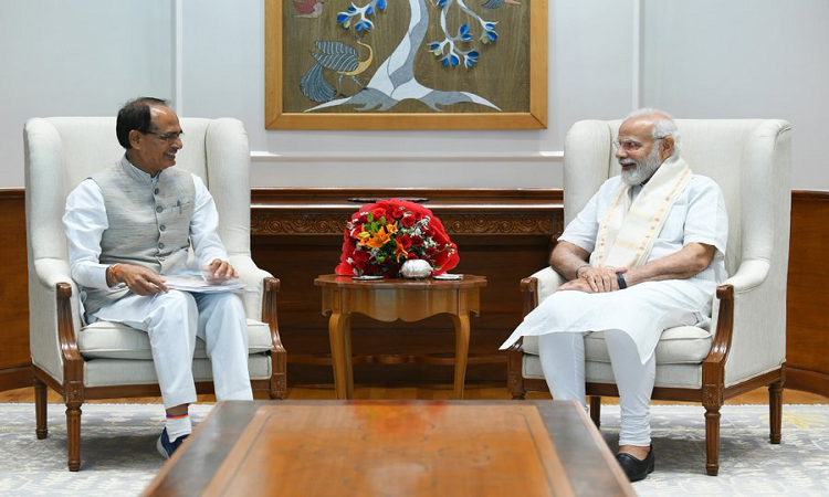प्रधानमंत्री से मिले शिवराज, प्रवासी भारतीय दिवस के उद्धाटन का दिया न्यौता
