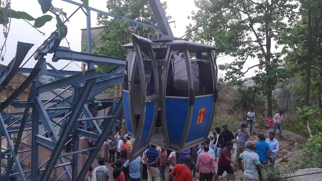 Jharkhand : देवघर रोपवे हादसे में फंसे 32 पर्यटकों को वायु सेना ने सुरक्षित निकाला, 2 लोगों की मौत