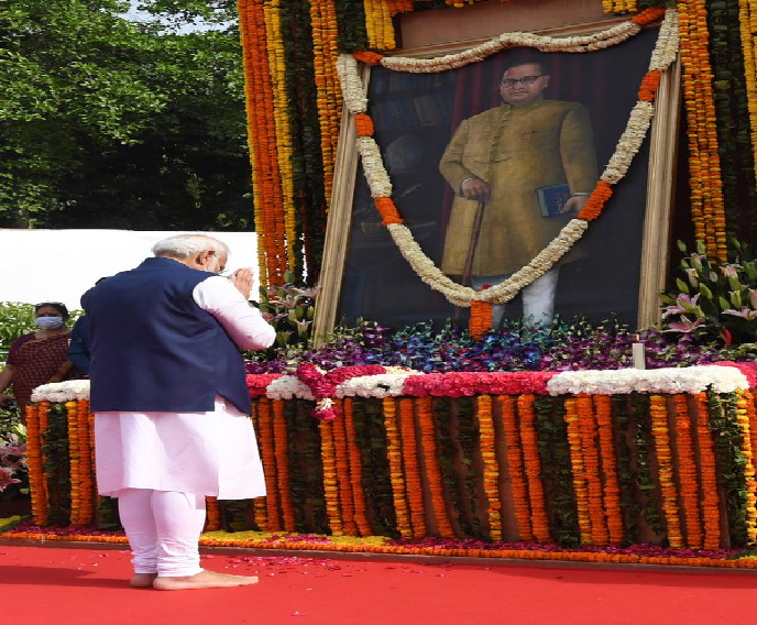 बाबासाहेब अम्बेडकर ने भारत की प्रगति में अमिट योगदान दिया: प्रधानमंत्री मोदी