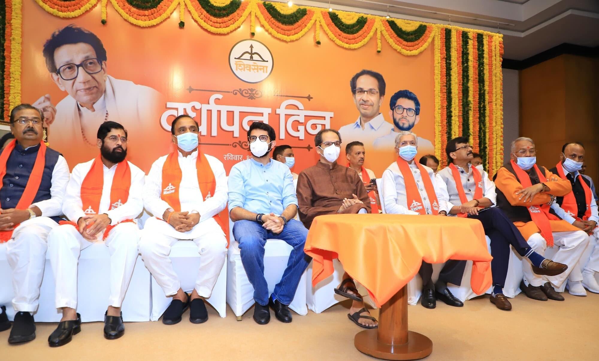 Maharashtra : विधायक दल की बैठक में उद्धव ठाकरे ने दिए मुख्यमंत्री पद छोड़ने के संकेत, एकनाथ शिंदे को CM पद का ऑफर, अजय चौधरी बने शिवसेना विधायक दल के नेता