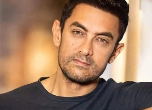Aamir Khan ने बेटे आजाद संग बारिश में फुटबॉल खेलते हुए की खूब मस्ती, देखे वीडियो