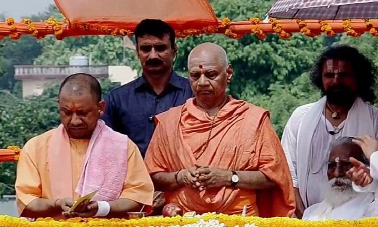 UttarPradesh : योगी आदित्यनाथ ने रखी राम मंदिर गर्भगृह की आधारशिला