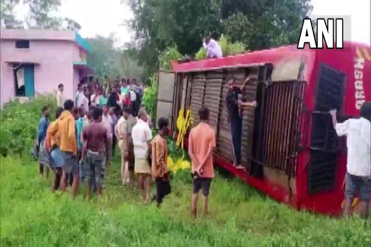 एक और बड़ा सड़क हादसा, छत्तीसगढ़ के जशपुर जिले में बस के पलटने से 3 लोगों की मौत, 6 घायल