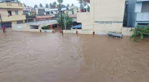 बेंगलुरु में भारी बारिश के कारण सोमवार को कई इलाकों में भरा पानी ,कई सालो का टूटा रिकॉर्ड