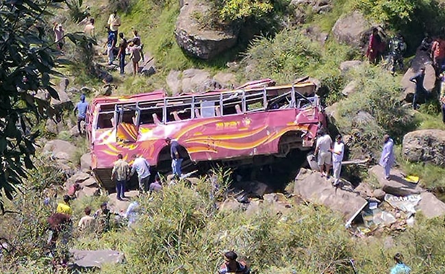 जम्मू-कश्मीर में एक और बस दुर्घटना, राजौरी में बस के खाई में गिरने से 5 की मौत, 12 घायल