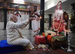 PM Modi Visit:आदि शंकराचार्य की जन्मस्थली पर नए अंदाज में दिखे पीएम मोदी, दो दिन के केरल दौरे पर