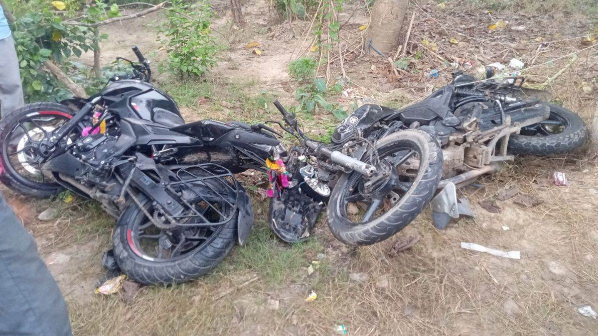 Mahrajganj News: महराजगंज में सड़क हादसे में दो बाइकों के भिड़ने से चार  युवकों की मौत, एक घायल | Story Accident In Mahrajganj On Diwali Night Bikes  Hits Each Other Four Died