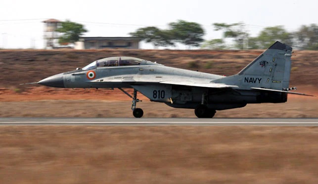 गोवा के पास मिग 29K लड़ाकू विमान नियमित उड़ान के दौरान दुर्घटनाग्रस्त; पायलट सुरक्षित