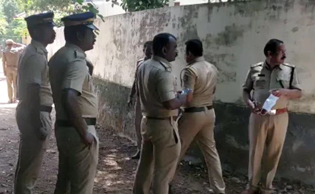 केरल में मानव बलि: 2 महिलाओं की मौत, शवों के टुकड़े-टुकड़े करके दफनाया गया; 3 गिरफ्तार