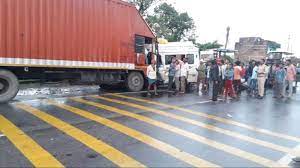 कानपुर में हुआ सड़क हादसा, तेज रफ्तार ट्रक ने ऑटो को मारी टक्कर, पांच लोग गंभीर घायल