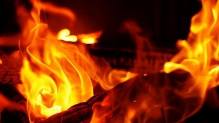 उत्तर प्रदेश के भदोही में हुआ दर्दनाक हादसा, दुर्गा पूजा पंडाल में भीषण आग लगने से 64 से अधिक झुलसे, 4 की मौत