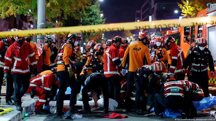 दक्षिण कोरिया के सियोल में हैलोवीन उत्सव के दौरान मची भगदड़ में कम से कम 146 की मौत, 150 घायल