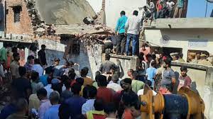 उत्तर प्रदेश में हुआ बड़ा हादसा, गोंडा में दिवाली के विस्फोट से दो मंजिला मकान ढहा, मां की मौत, बेटा गंभीर