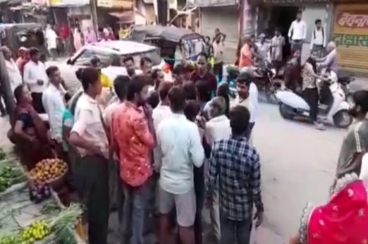 madhya pradesh News:सब्जी बेचने वालों को बेकाबू कार ने रौंदा,एक की मौत ,4 गंभीर रूप से घायल,