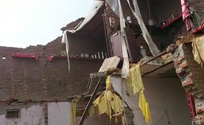 Gaziabad News:गैस सिलेन्डर बना मौत का वजह,सिलेंडर फटने से 2 मंजिला मकान गिरा,3 की मौत कई लोग घायल