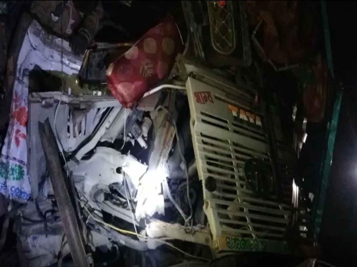 UP News:रायबरेली में भीषण सड़क हादसा, 2 ट्रकों में भिड़ंत से ड्राइवर समेत 3 लोगों की मौत