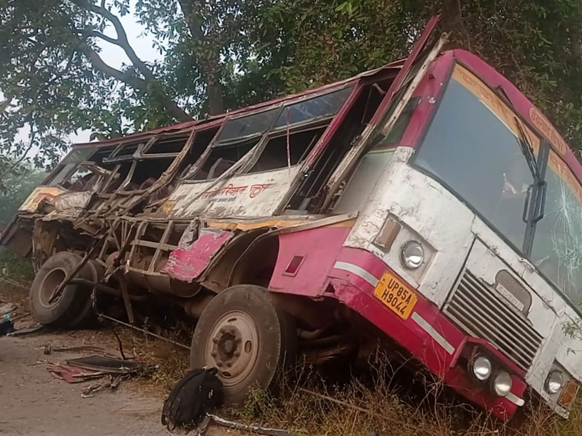 UP News: बहराइच में तेज रफ्तार ट्रक ने रोडवेज बस को मारी टक्कर,6 की मौत, 15 घायल