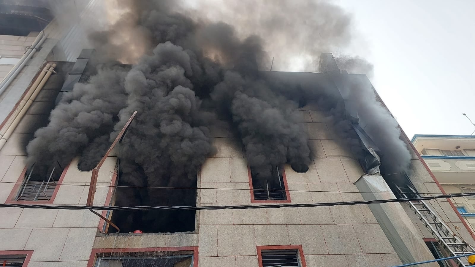Delhi Fire News:नरेला इंडस्ट्रियल इलाके के चप्पल फैक्ट्री में भीषण आग लगने से 2 लोगों की मौत,कई अन्य घायल