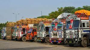 Delhi pollution पर आप सरकार ने किया ट्रकों की एंट्री बैन, 50% कर्मचारी करेंगे WFH