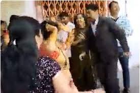 UP News:वाराणसी में नाचते-नाचते एक व्यक्ति की मौत,डॉक्टर ने कहा- पोस्ट कोविड इफेक्ट