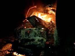 Bihar News:बिजली के खंभे से टकराकर स्कॉर्पियो में लगी भीषण आग,जिंदा जलने से 3 लोगो की मौत