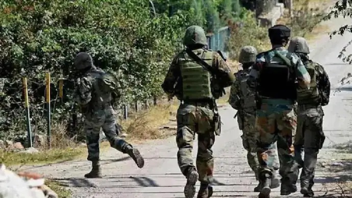 जम्मू-कश्मीर: पुंछ में बड़ी घुसपैठ नाकाम, सेना ने तीन आतंकियों को मार गिराया