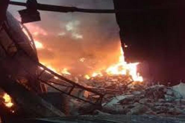 Bihar News: भागलपुर सिविल कोर्ट परिसर में लगी भीषण आग,कई वकीलों की कुर्सी टेबल जलकर राख
